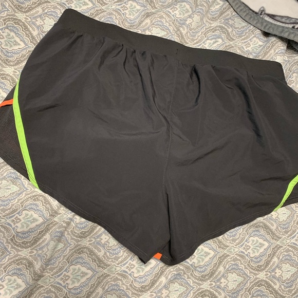 Shorts - Picture 4 of 5